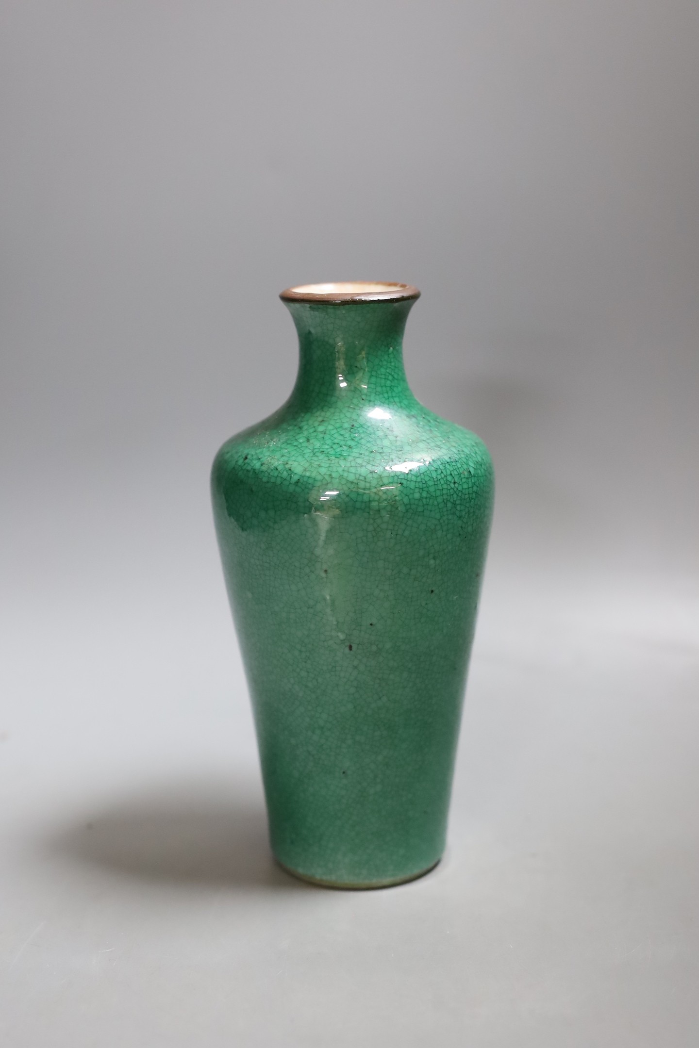 A Chinese apple green crackle glaze vase, 19cm